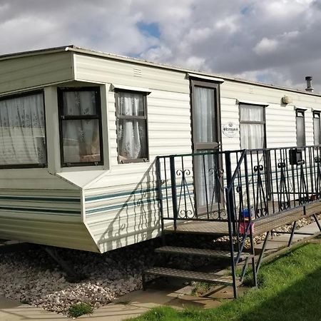 Отель 8 Berth On Coral Beach Инголдмелс Экстерьер фото