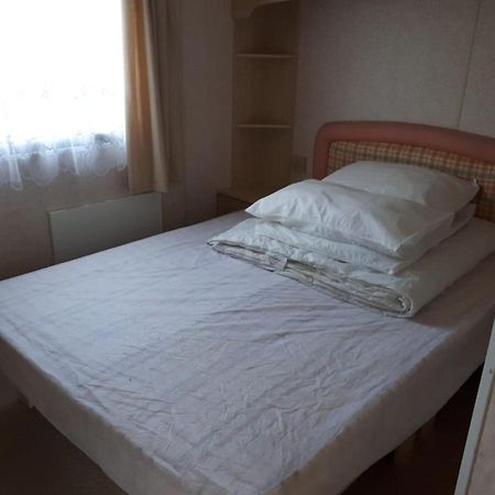 Отель 8 Berth On Coral Beach Инголдмелс Экстерьер фото
