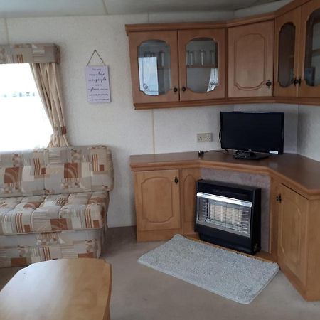 Отель 8 Berth On Coral Beach Инголдмелс Экстерьер фото