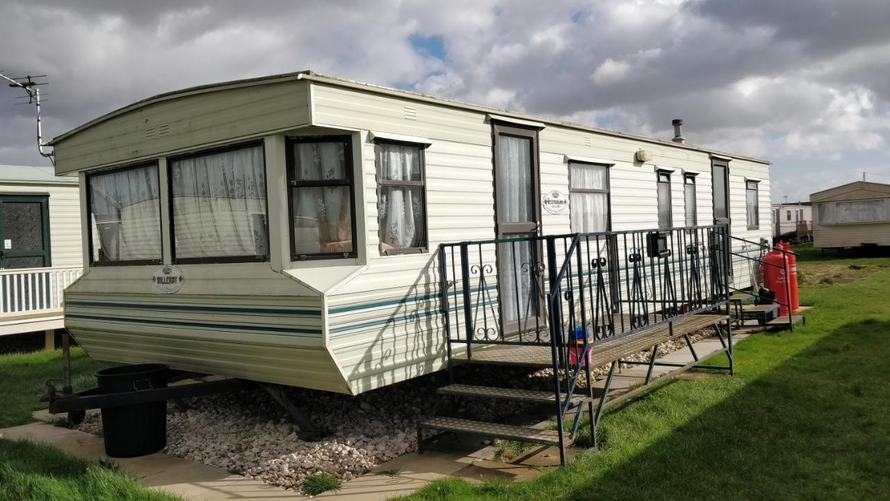 Отель 8 Berth On Coral Beach Инголдмелс Экстерьер фото