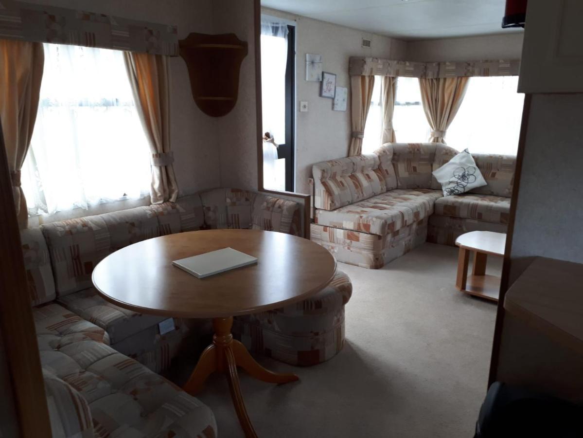 Отель 8 Berth On Coral Beach Инголдмелс Экстерьер фото