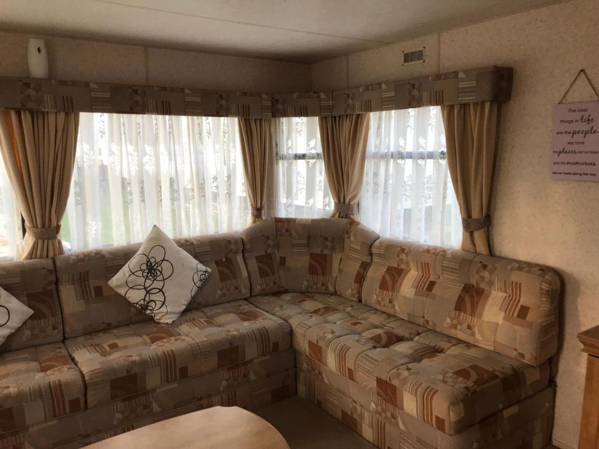 Отель 8 Berth On Coral Beach Инголдмелс Экстерьер фото