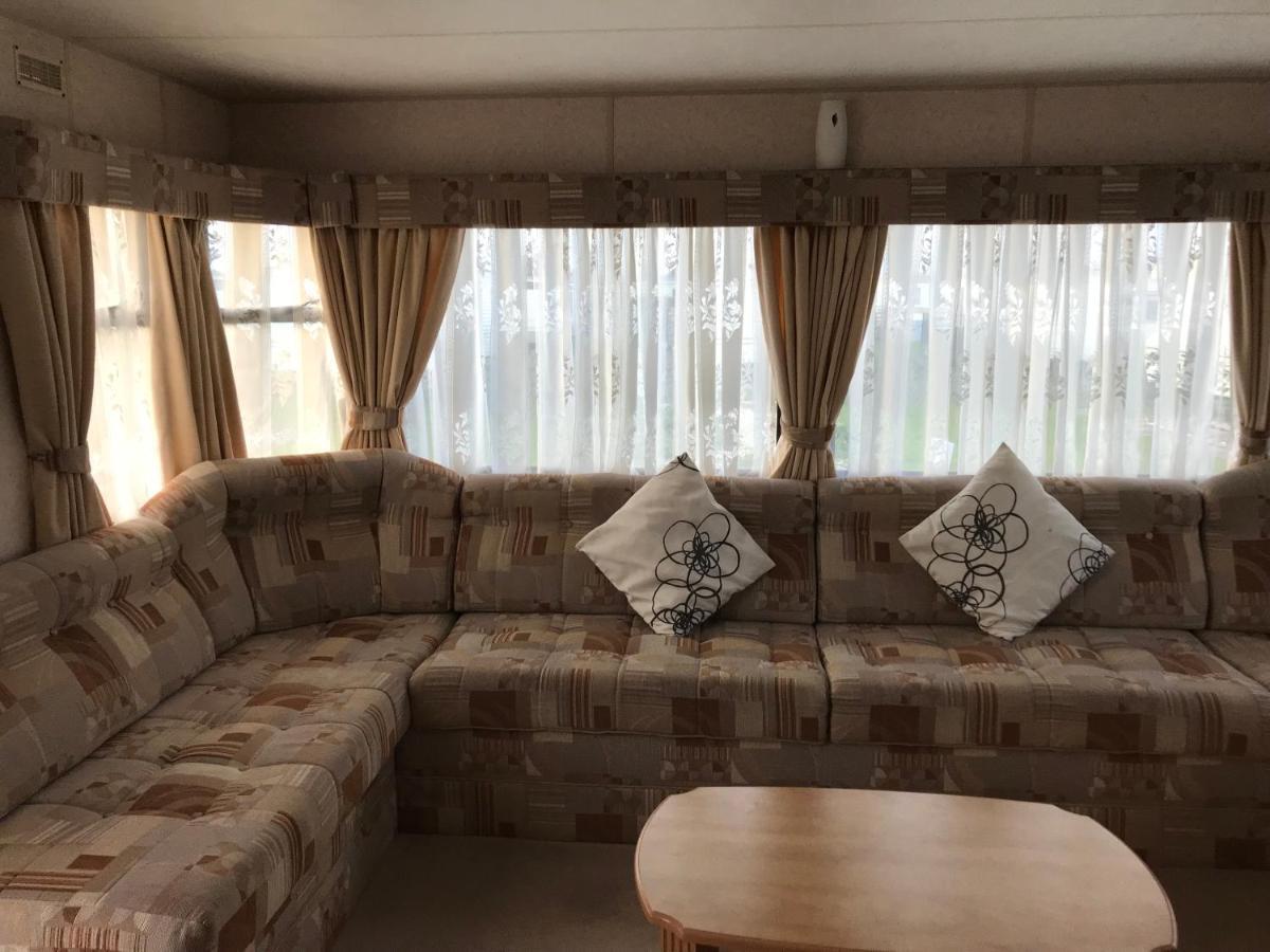 Отель 8 Berth On Coral Beach Инголдмелс Экстерьер фото
