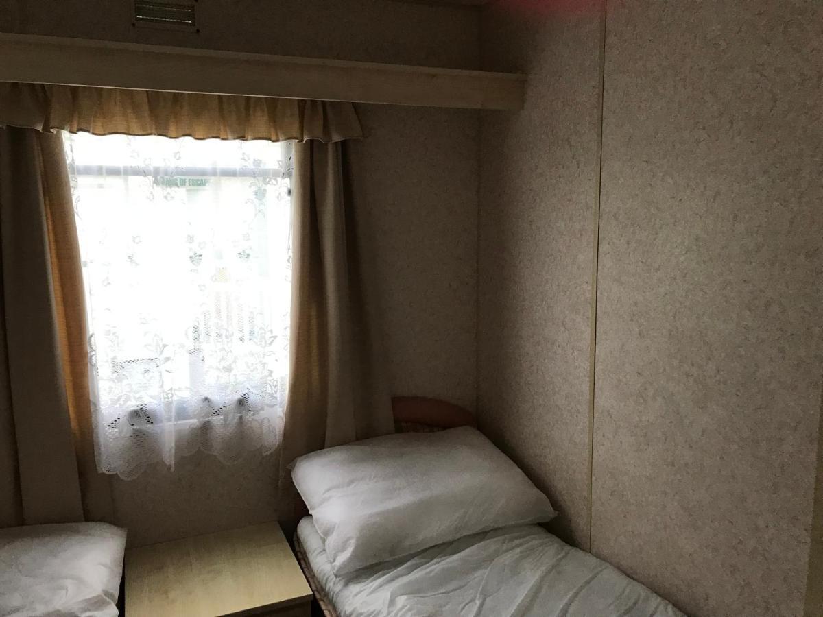 Отель 8 Berth On Coral Beach Инголдмелс Экстерьер фото
