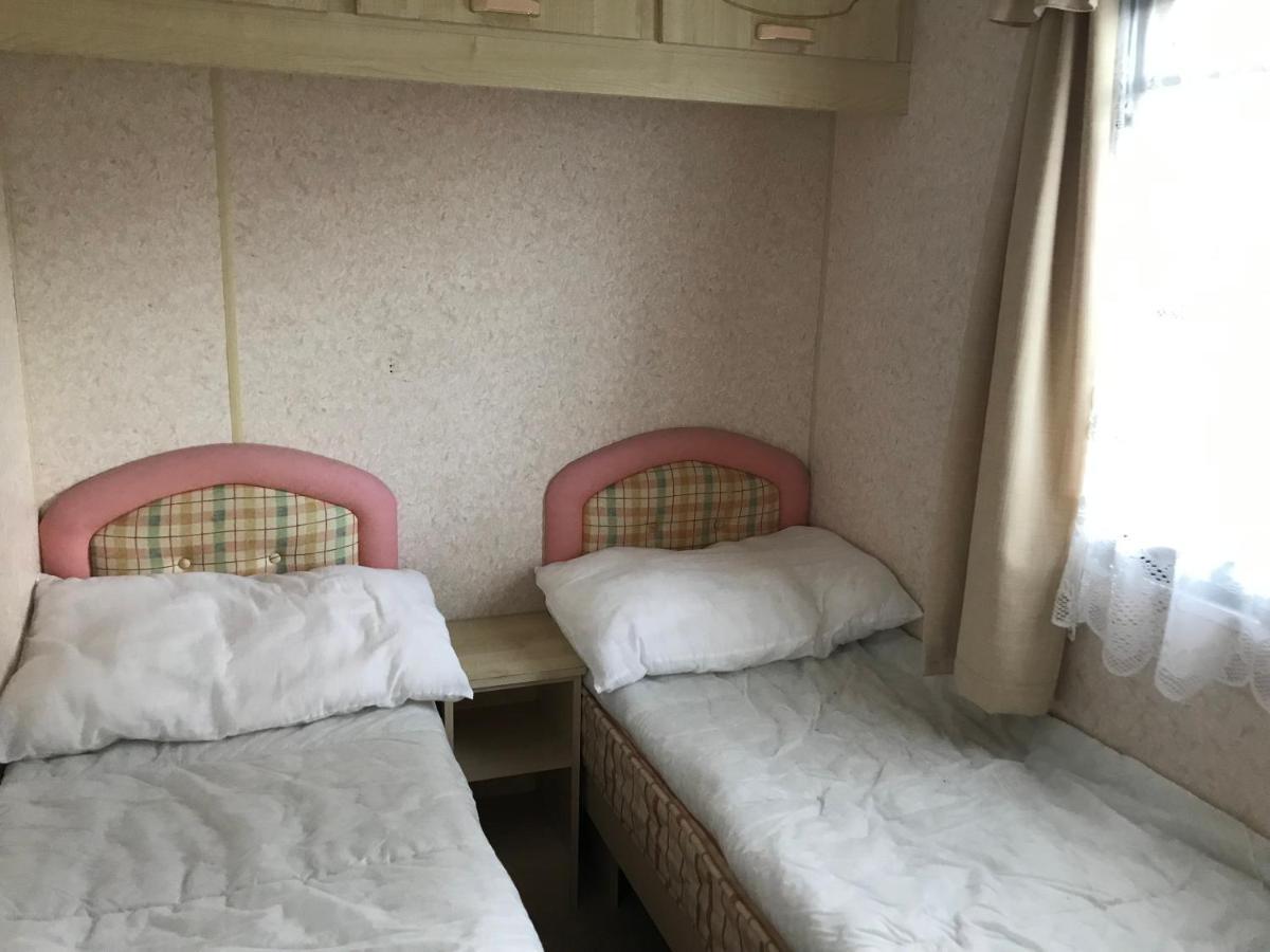 Отель 8 Berth On Coral Beach Инголдмелс Экстерьер фото